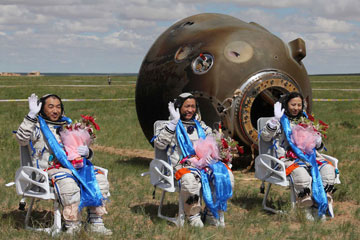 R&eacute;trospectives en images : un grand succ&egrave;s de la mission de Shenzhou-10