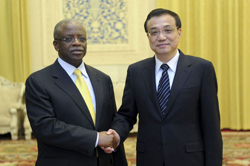 Li Keqiang appelle à une coopération plus étroite avec l'Ouganda