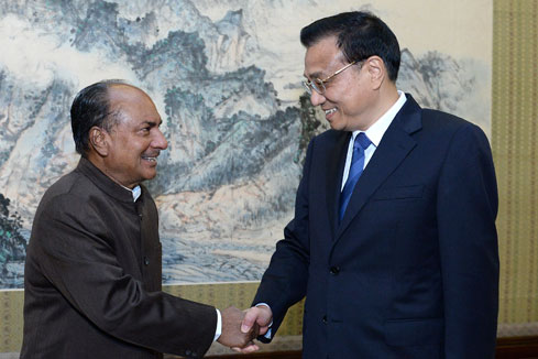 Li Keqiang rencontre le ministre indien de la Défense