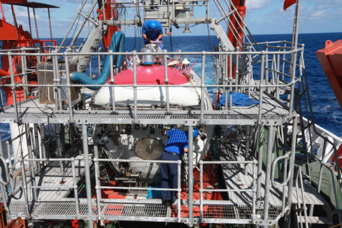 Le submersible chinois Jiaolong subit un "examen physique"