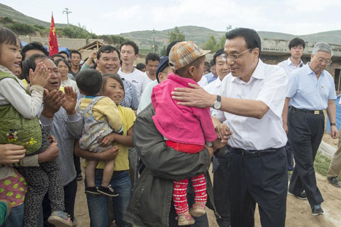Le Premier ministre chinois appelle à aider les sinistrés du séisme à passer l'hiver au chaud
