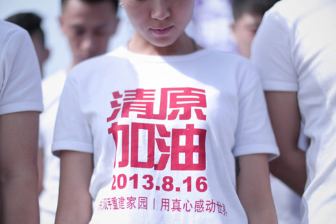 Hommage aux victimes des crues à Fushun