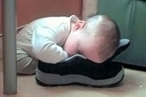 Les bébés peuvent s'endormir n'importe où