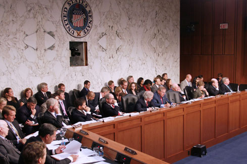 Un panel du Sénat américain donne l'autorisation pour des frappes en Syrie