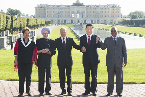 Les pays des BRICS s'entendent sur un panier de devises étrangères de 100 milliards de dollars