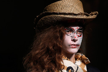 Semaine de mode printemps-été 2014 de Londres: maquillage de fantôme