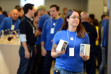 Les nouveaux iPhone 5C et 5S en vente au Etats-Unis