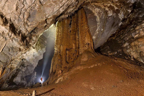 Chine : une grotte géante découverte près de la ville de Chongqing