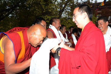 Le 11e panchen lama ach&egrave;ve ses activit&eacute;s religieuses au Tibet