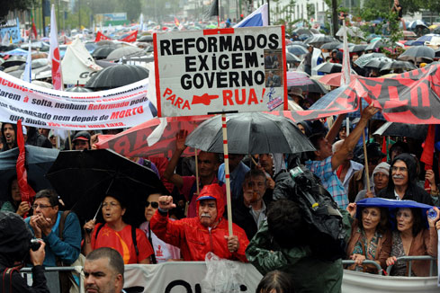 Portugal : d'importantes manifestations anti-austérité