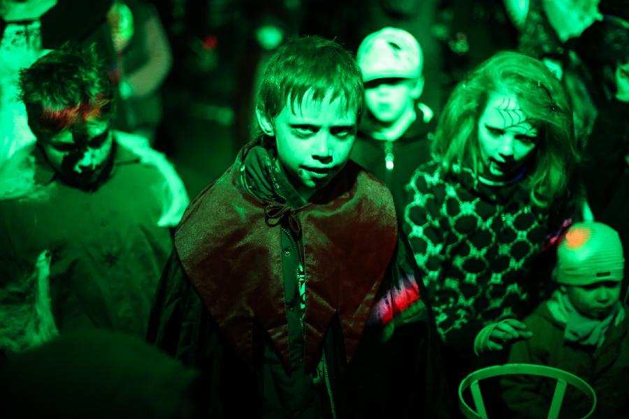 Allemagne: enfants vêtus de costumes d'Halloween