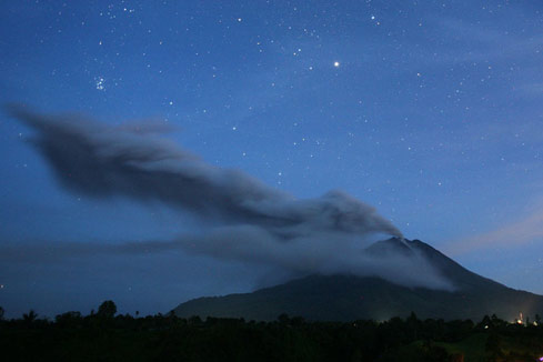 Indonésie: éruption d'un volcan à Sumatra