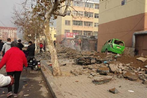 Chine : le bilan de l'explosion d'un ol&eacute;oduc s'alourdit &agrave; 44 morts