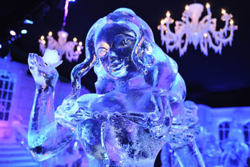 Belgique: Festival de sculpture de glace et de neige à Bruges