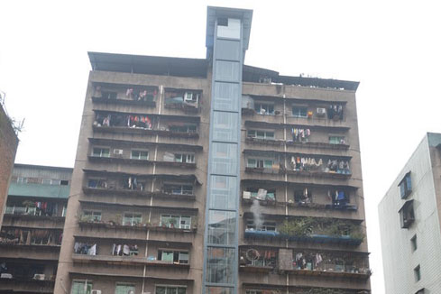 Chine : un ascenseur de visites installé dans un vieil appartement