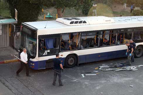 Israël : explosion d'une bombe dans un bus près de Tel Aviv