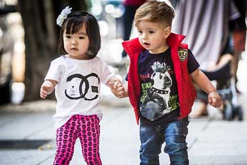 Des enfants à la mode