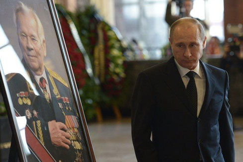 La Russie enterre le concepteur d'armes Mikhaïl Kalachnikov avec les honneurs d'Etat