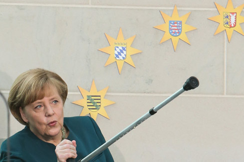 Photos - Première apparition de Merkel depuis son accident