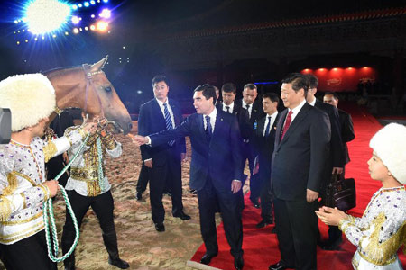 Les présidents chinois et turkmène assistent à un festival de la culture équestre