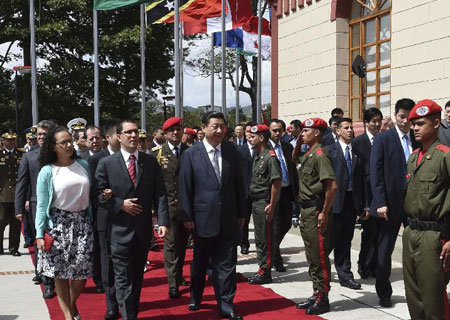 Le président chinois visite le mausolée de Hugo Chavez pour rendre hommage au "grand ami" de la Chine