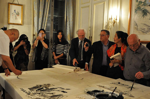 Inauguration à Paris d'une Exposition des peintures traditionnelles chinoises