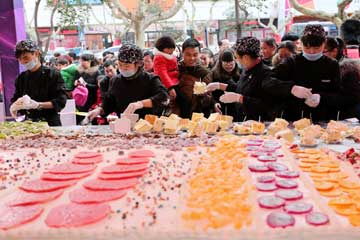 Chine: un gâteau de 24 mètres carrés à Huaibei