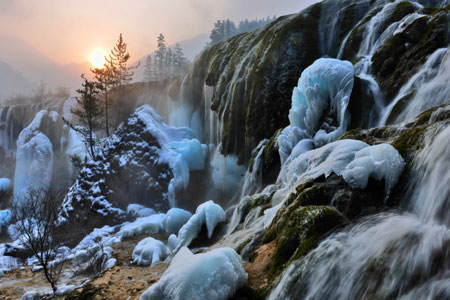 Beauté éphémère : la réserve naturelle de Jiuzhaigou en hiver