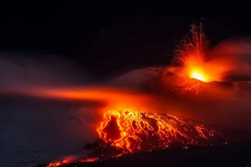 Italie: éruption du volcan Etna en Sicile