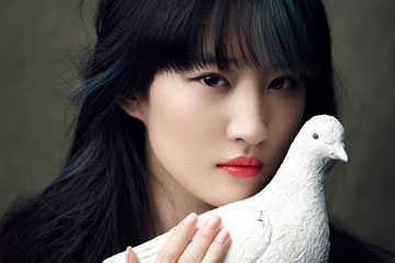 L'actrice chinoise Liu Yifei pose pour un magazine