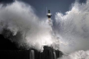 Photos spectaculaires de vagues en Espagne