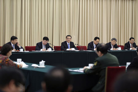 Li Keqiang propose de créer des "moteurs jumeaux" pour une croissance modérée à élevée