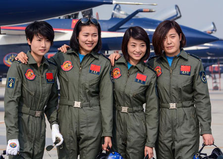 Des femmes pilotes chinoises feront de la voltige avec les chasseurs J-10 en Malaisie