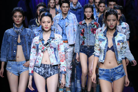 Fashion Week de Chine 2015 : défilé D'Nim art jeans