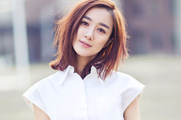 L'actrice chinoise Li Yixiao pose pour le magazine PCLADY