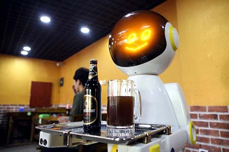 Magnifique! Robot serveur dans un restaurant à Shenyang