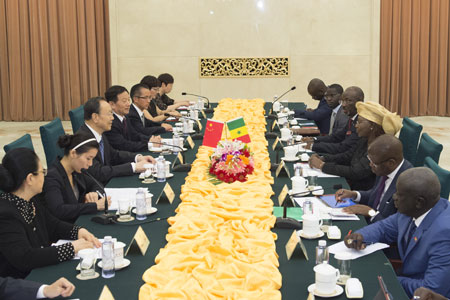 Un conseiller politique chinois s'entretient avec la présidente du CESE sénégalais