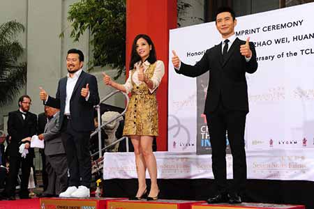 Zhao Wei et Huang Xiaoming laissent leurs empreintes à Hollywood
