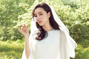 L'actrice chinoise Zhang Jingchu pose pour un magazine