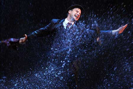 La comédie musicale "Chantons sous la pluie" présentée à Singapour