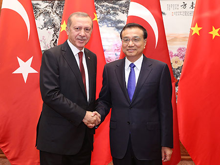 Le PM chinois rencontre le président turc sur les relations bilatérales
