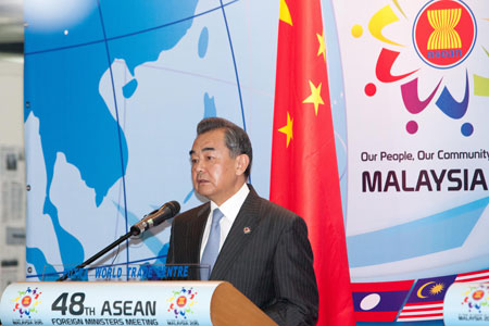 Le ministre chinois des AE propose trois initiatives pour maintenir la paix et la 
stabilité en mer de Chine méridionale