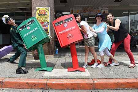 Deux boîtes aux lettres "populaires" à Taipei pour ses "cous courbés"