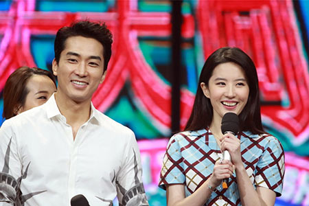 Liu Yifei et son petit-ami sud-coréen Song Seung Heon ensemble sur TV pour la 1ère fois