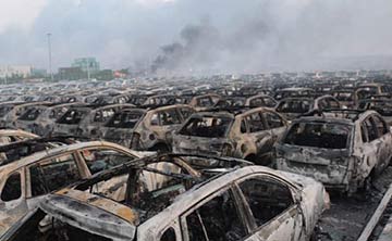 Des millier de voitures brûlées dans les explosions de Tianjin