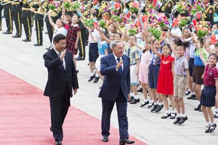 La Chine et le Kazakhstan s'engagent à renforcer leurs relations