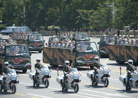 Journée de la Victoire : les vétérans en tête du défilé militaire