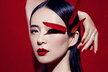 Zhang Ziyi pose pour Harper's Bazaar