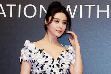 Des stars assistent à un événement de mode à Shanghai