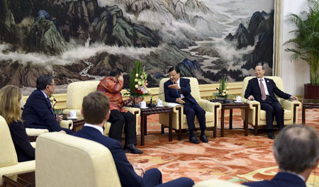 Liu Yunshan appelle à promouvoir la coopération médiatique dans le cadre de l'initiative 
"Ceinture et Route"
